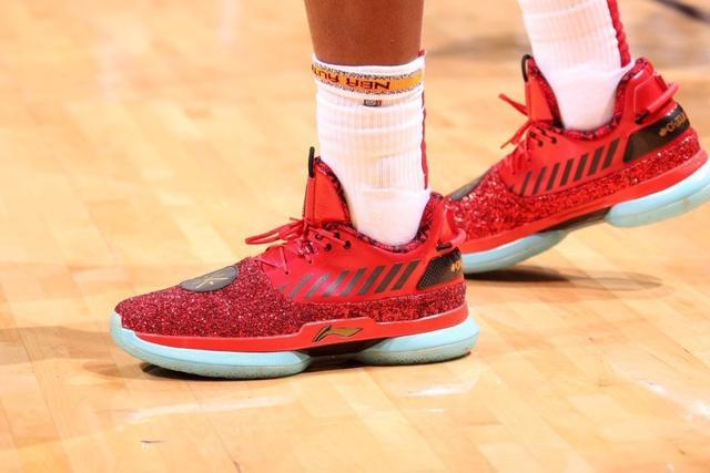 英超-B费染红库尼亚角球破门 曼联客场0-2狼队